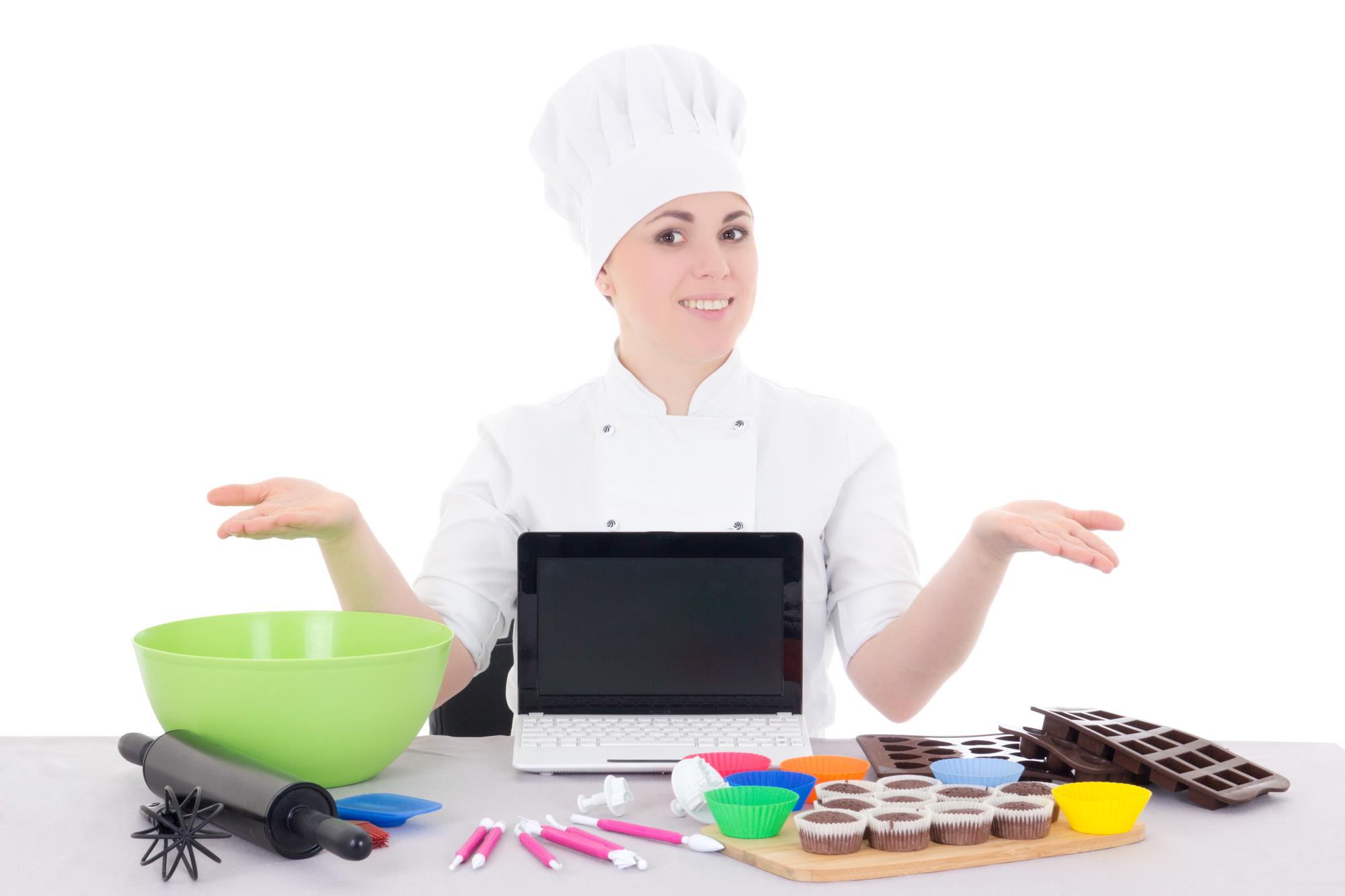 Chef che spiega una tecnica a uno studente via webcam